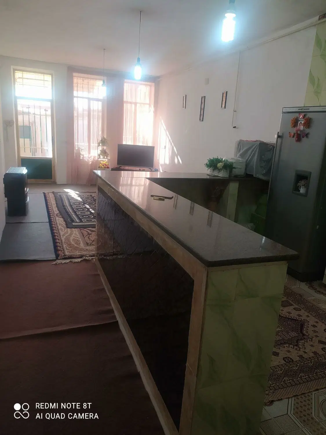 خانه ۱۰۰ متری  شهرک آناهیتا، حیاط ماشین رو