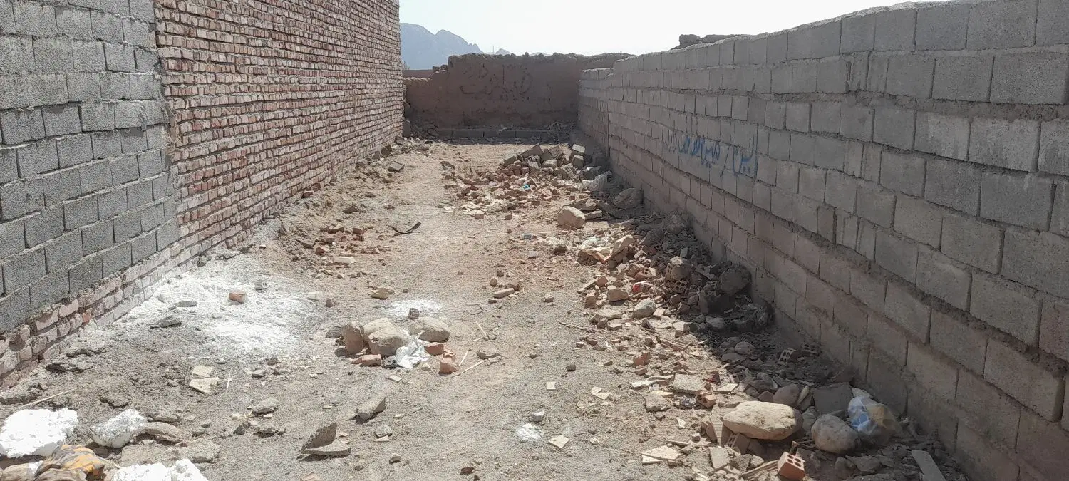 ۱۰۰متر زمین