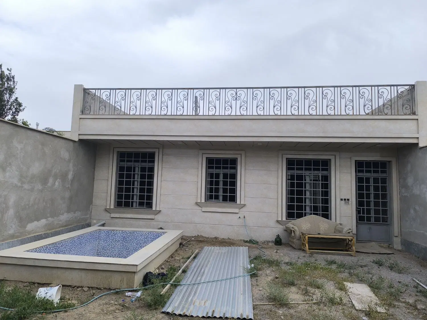 فروش باغ ویلای لوکس نیمه کاره در روستای صفی آباد