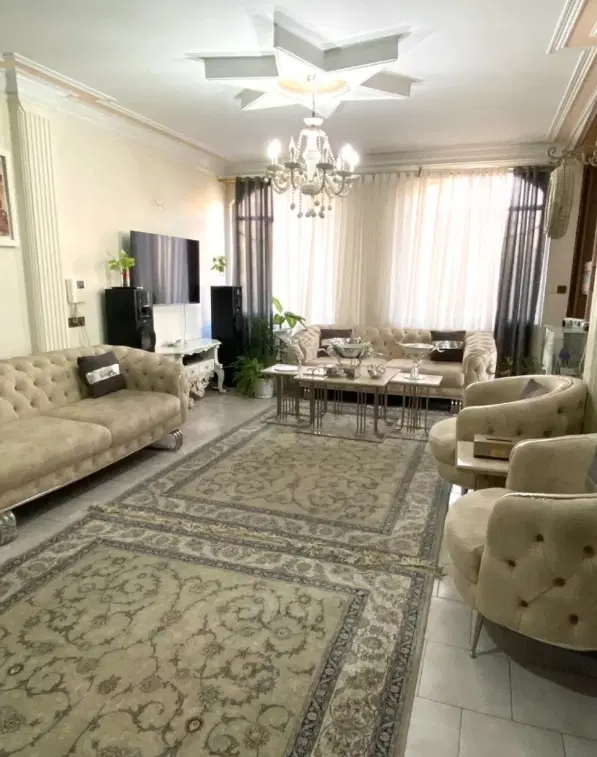 هم خانه خانم