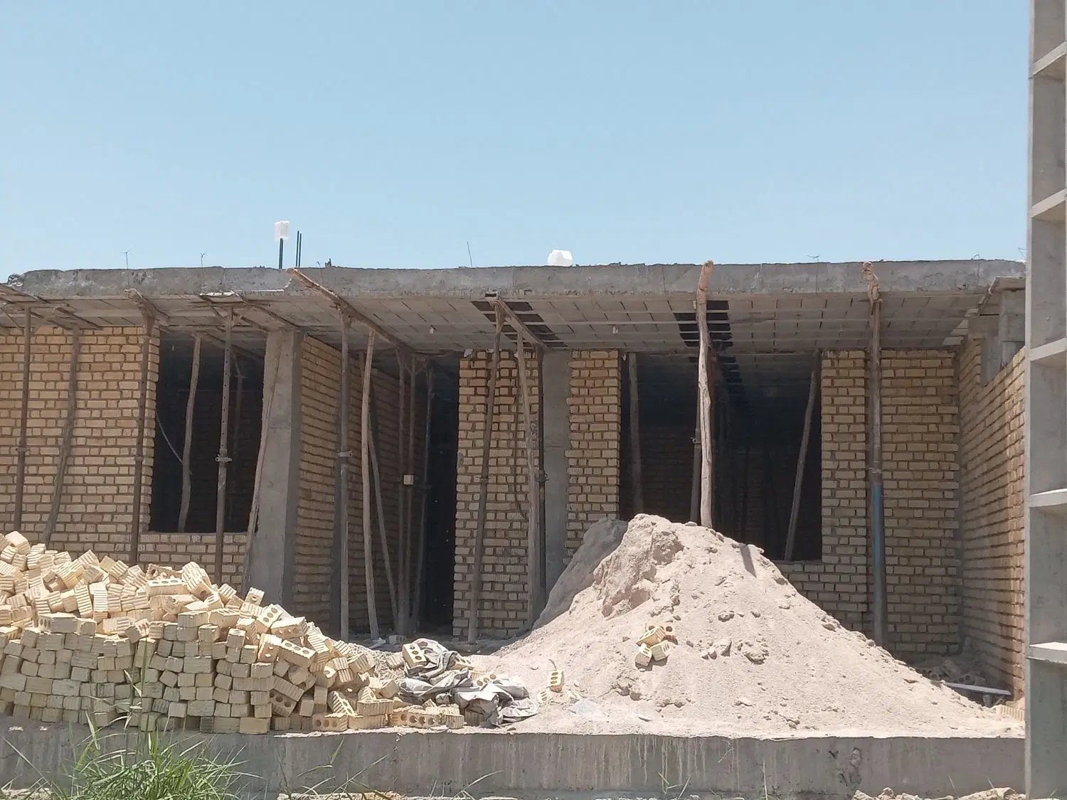 منزل نیمه کاره