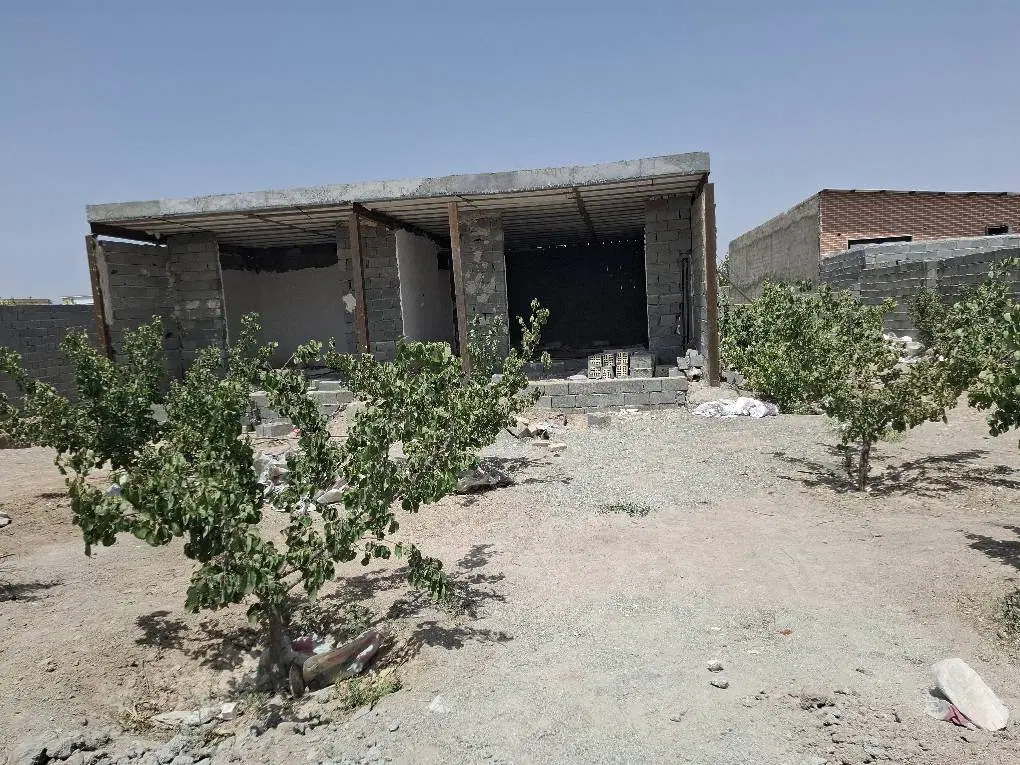 باغچه ویلا نیمه کاره