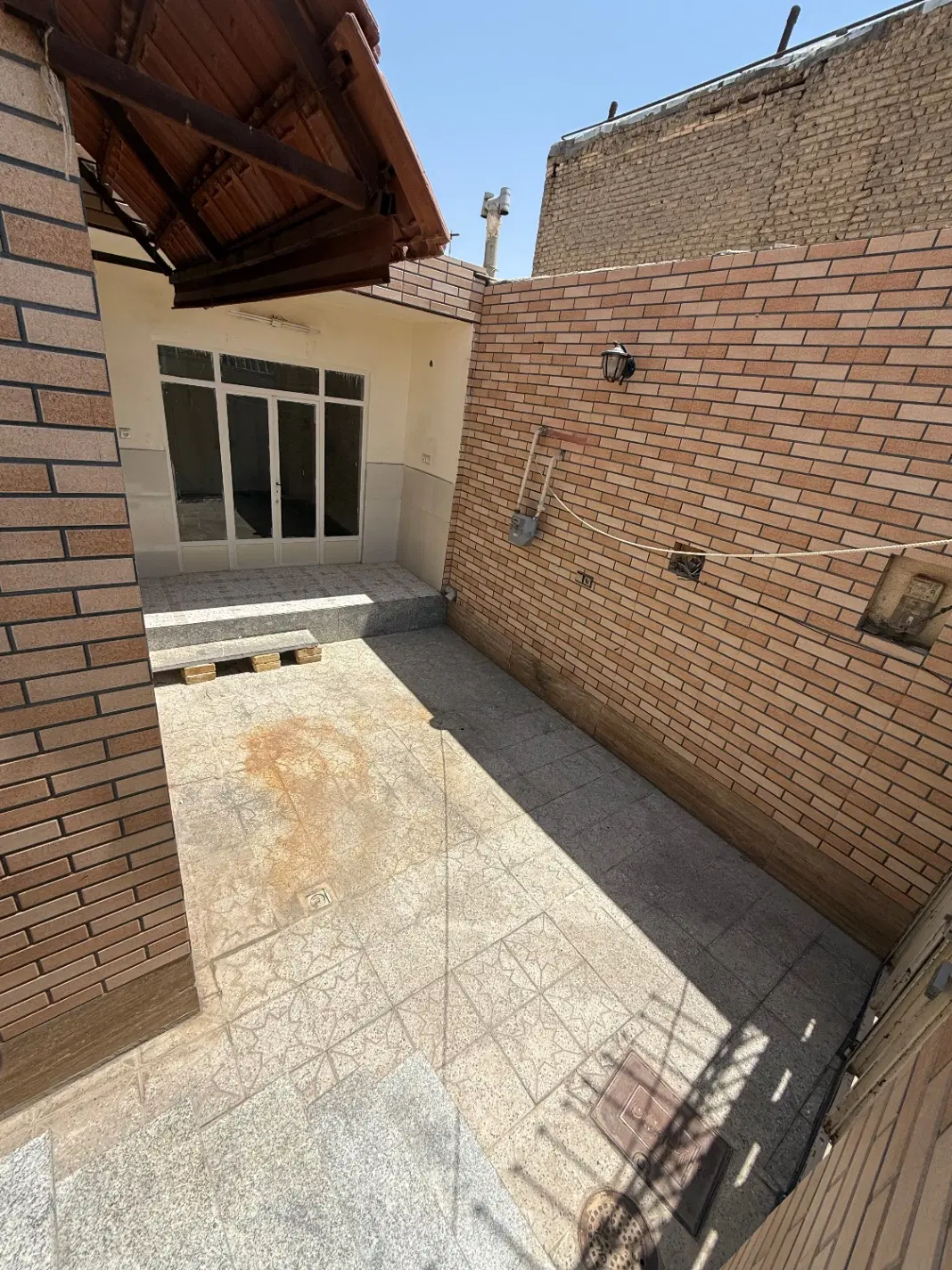خانه 78 متری ماشین رو تمیز برکوچه اصلی