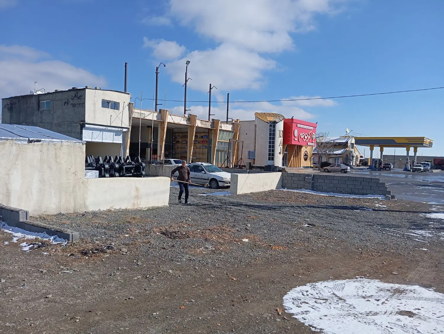 گاراژ ۱۲۰۰متر برای فروش در جاده همدان به کرمانشاه