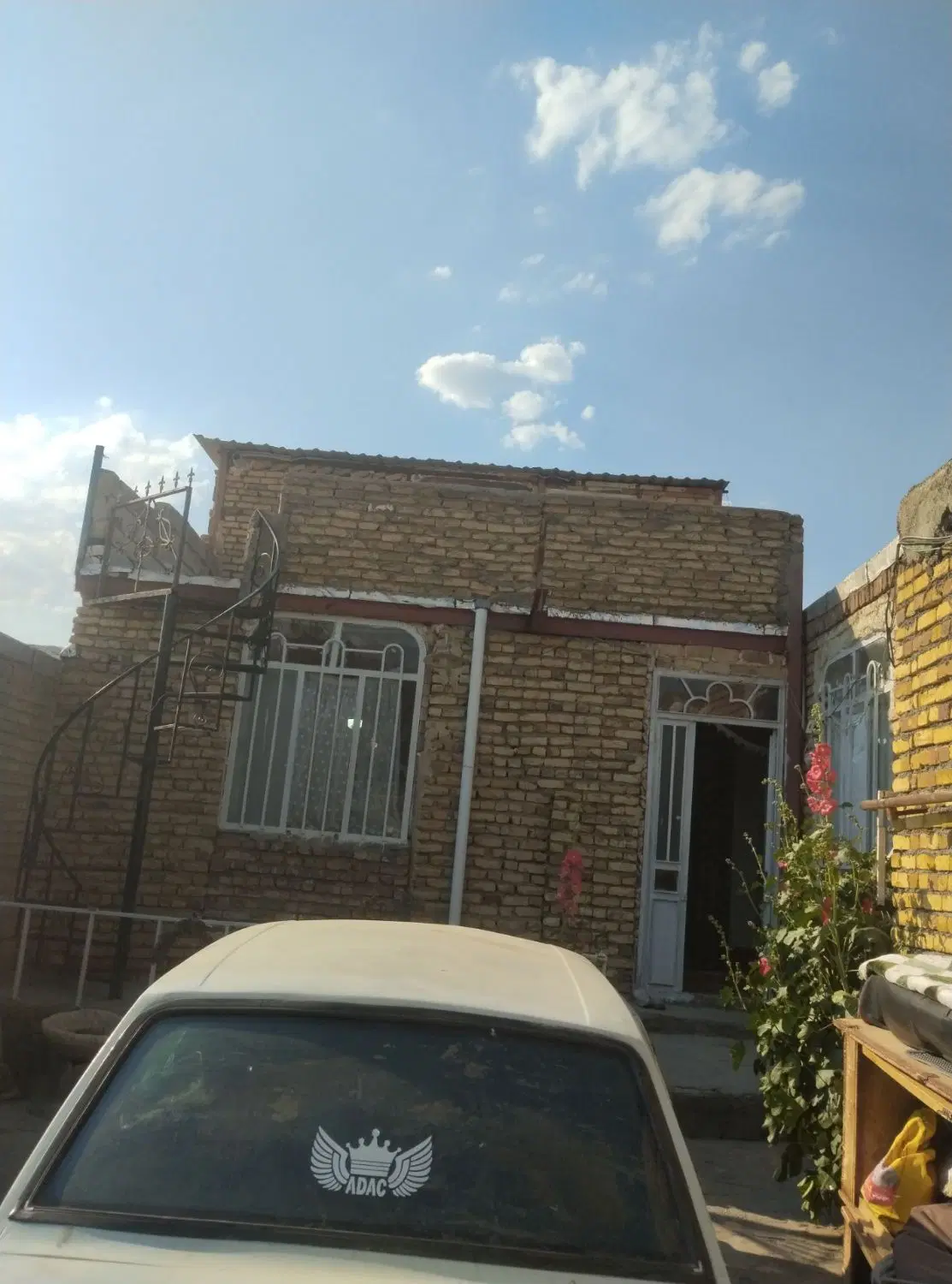 خانه در جاده دریا