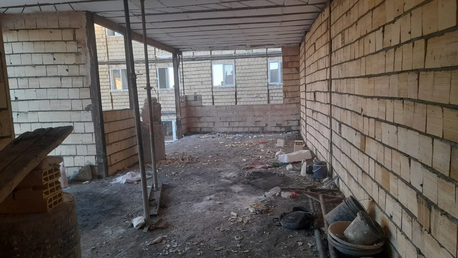 سفتکاری ۱۰۰ متر با پارکینگ در گلریز