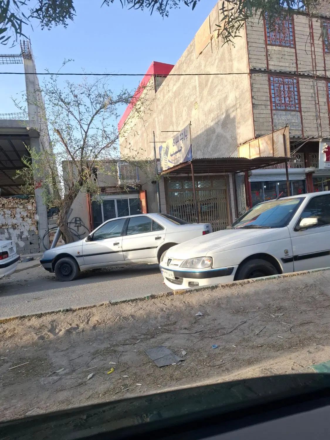 زمین و مغازه تجاری در بازار
