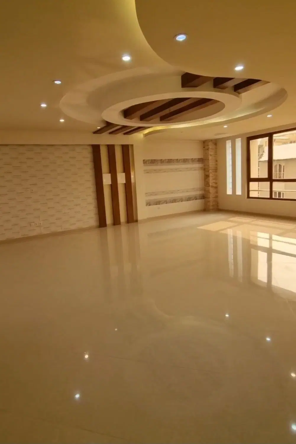 130  متر  _ سعادت آباد  _ تاپ لوکیشن