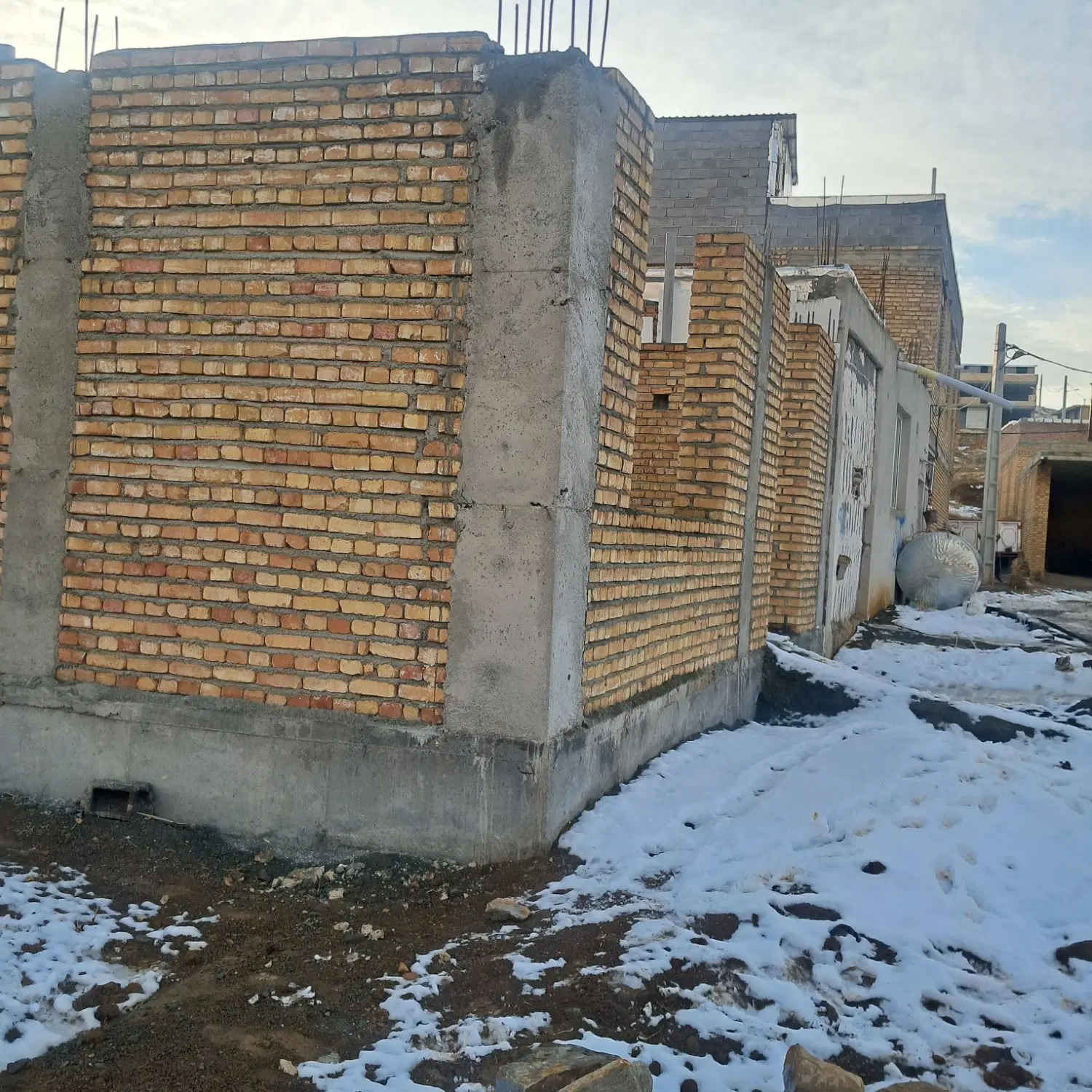منزل نیمه کاره در قولیان  با مجوز بنیاد مسکن