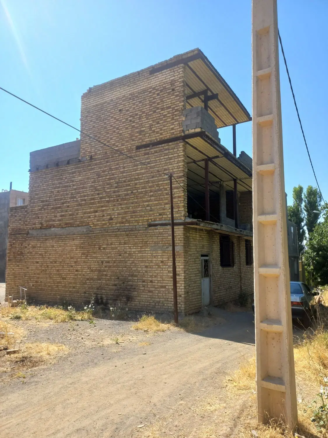 منزل نیمه کاره باباریز