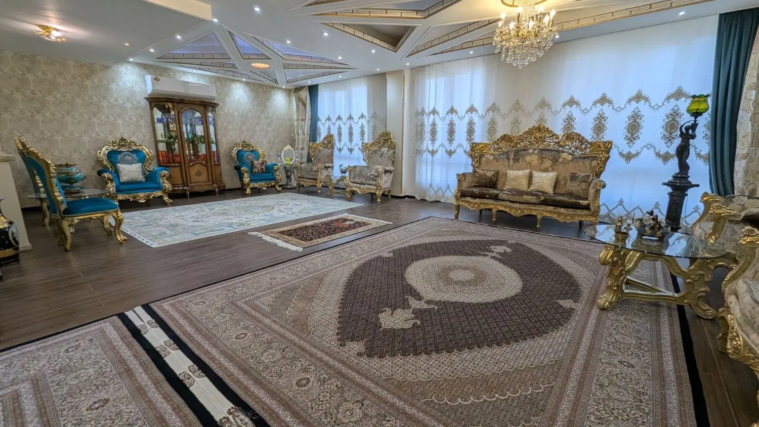 فروش واحد ۱۸۰ متری شهرک کارشناسان