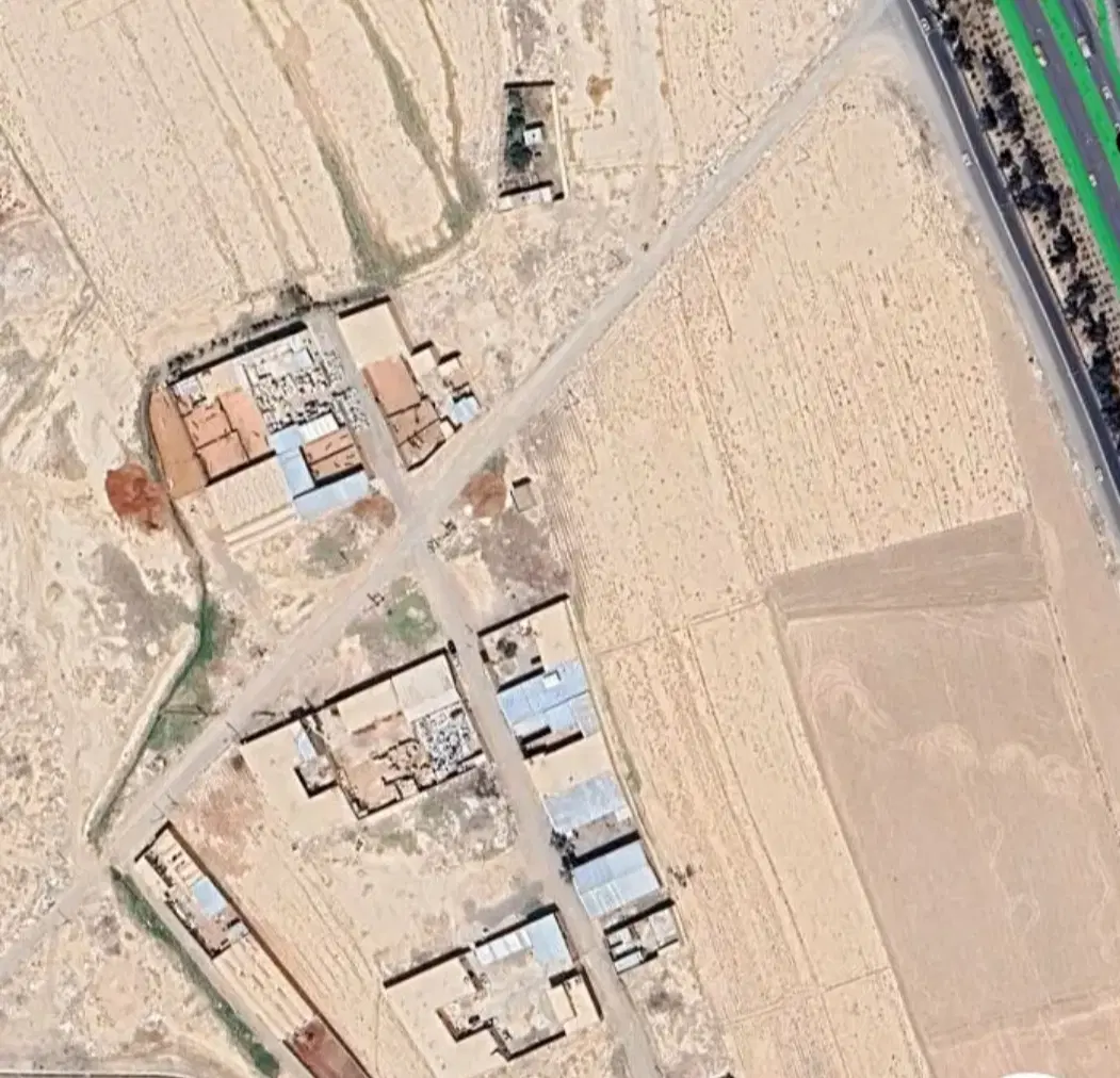 زمین واقع در بوستان جوان