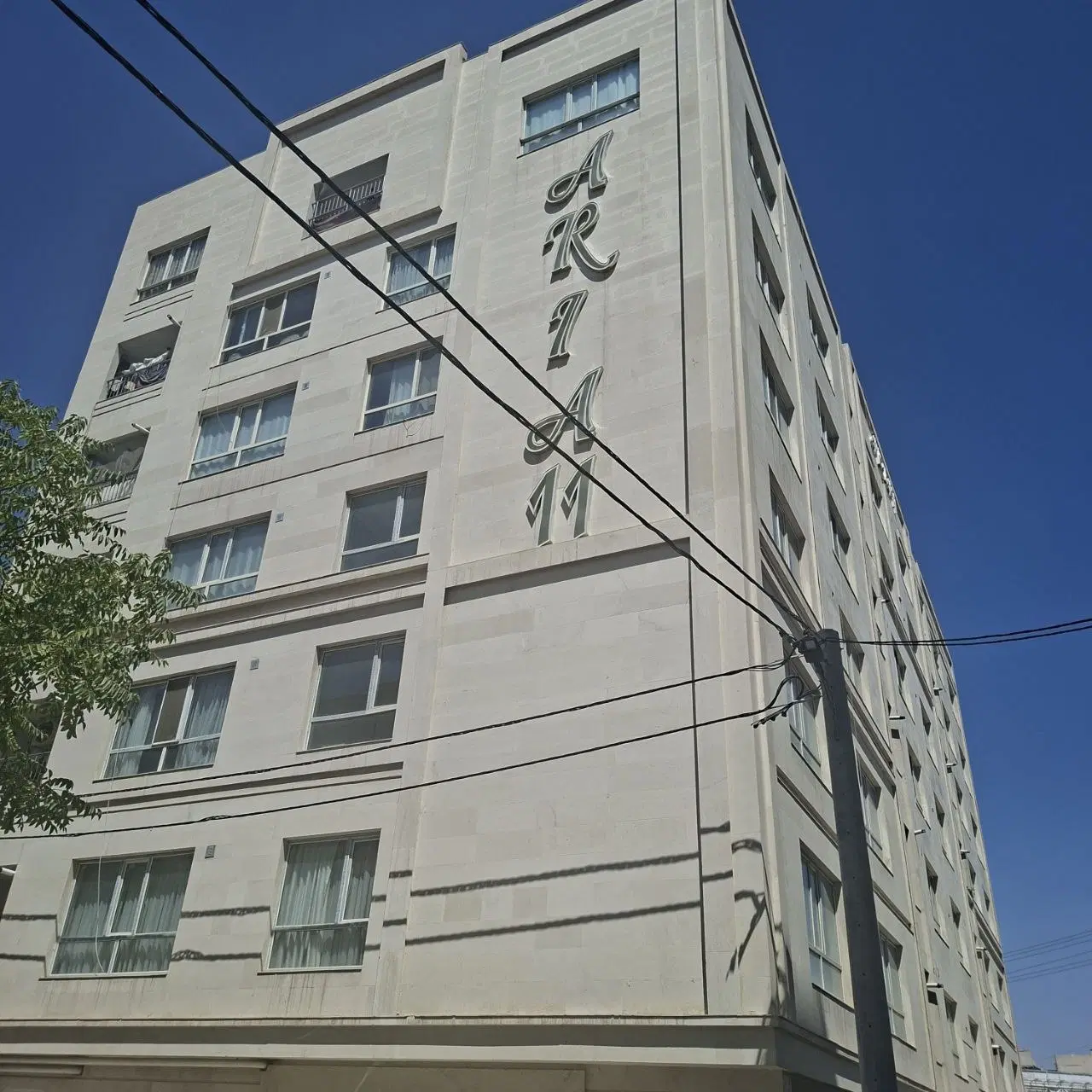 ۱۱۴ متر ۳خواب بسیار شیک و لوکیشن عالی
