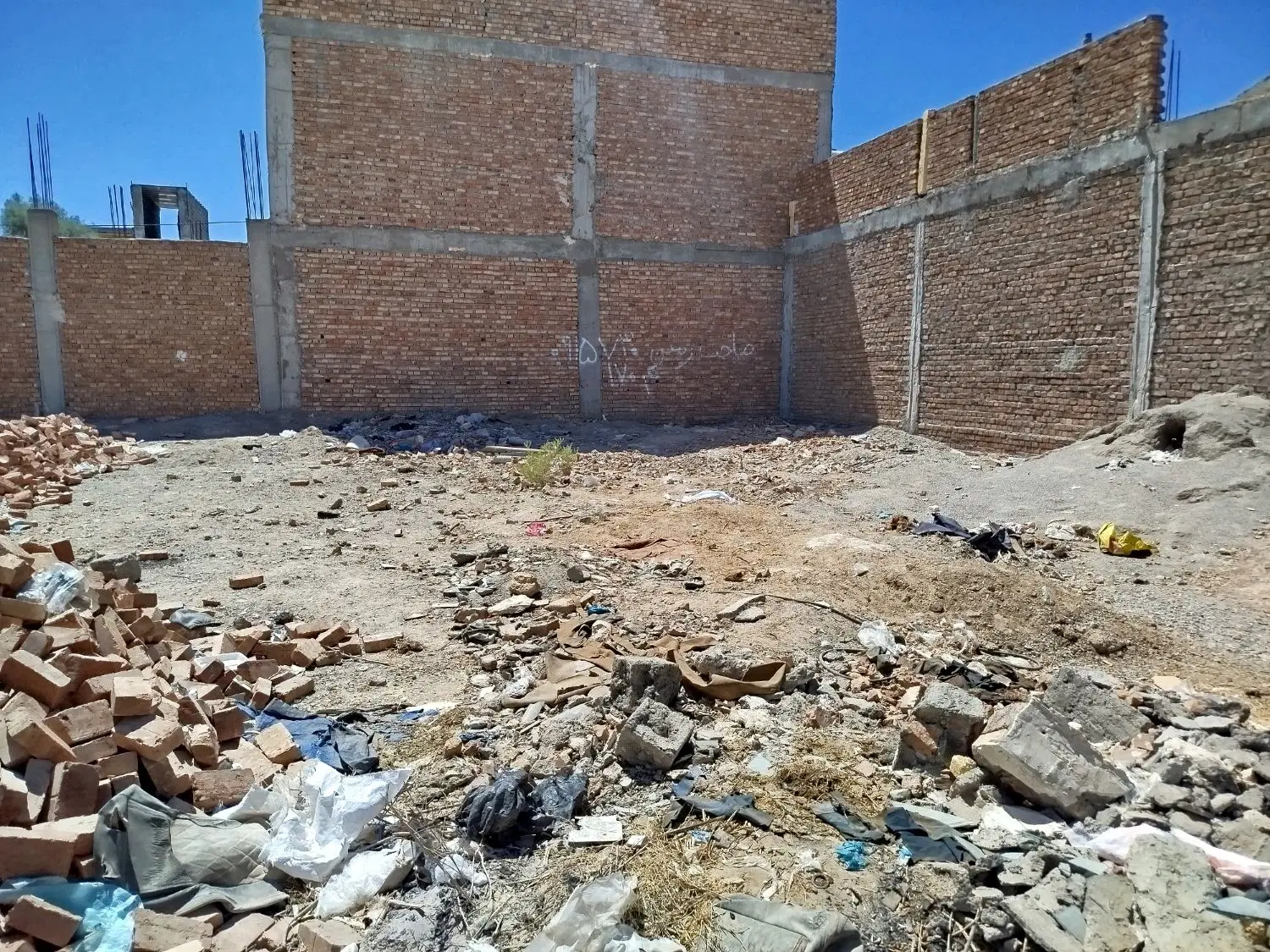 زمین کنار مسجد خلفای راشدین