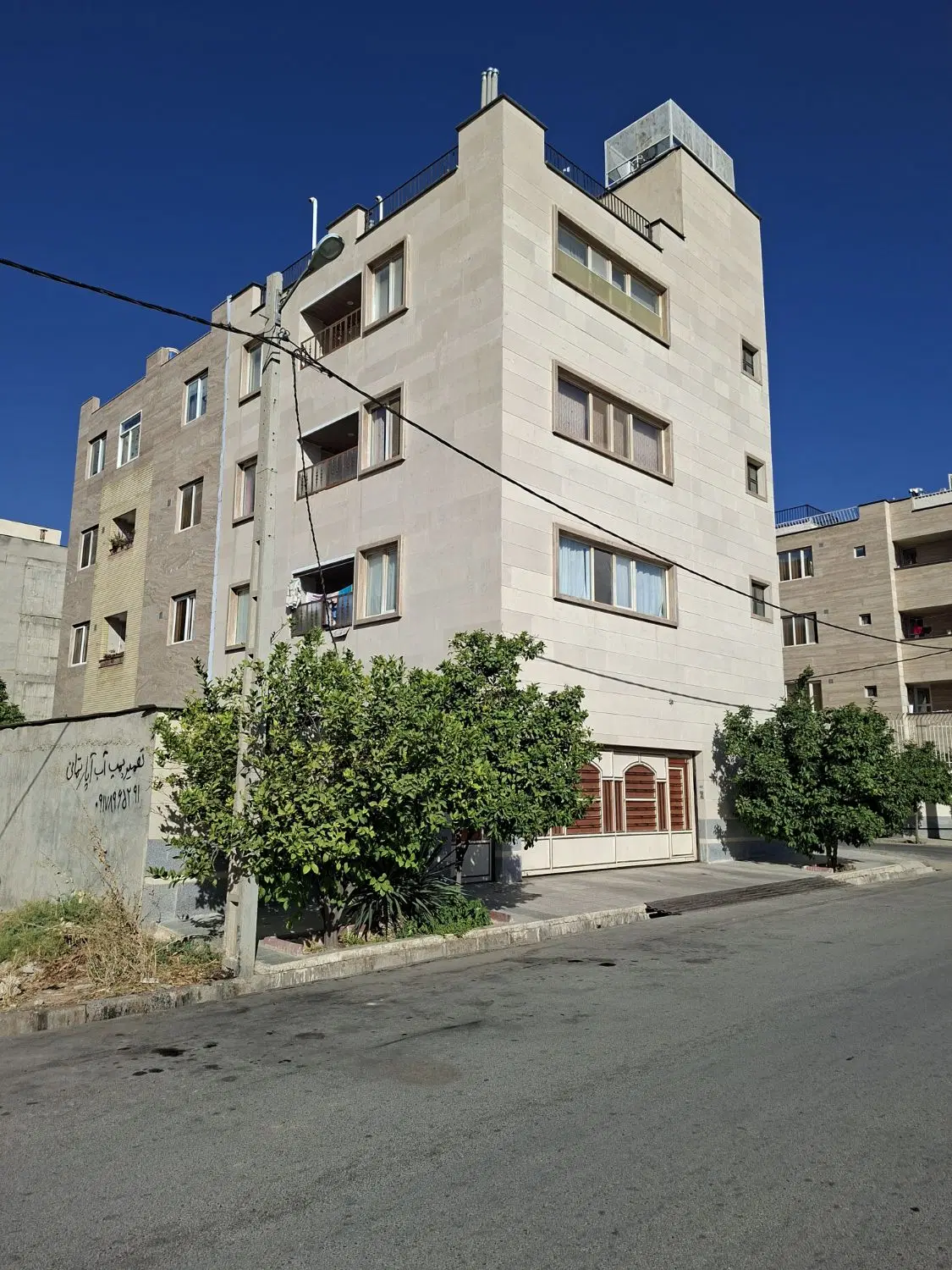 فروش یک واحد اپارتمان سه خوابه