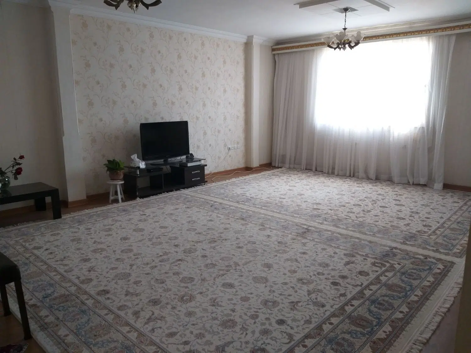 آپارتمان ۹۰ متری_ حاشیه صارمی ۲۲_ دو خواب