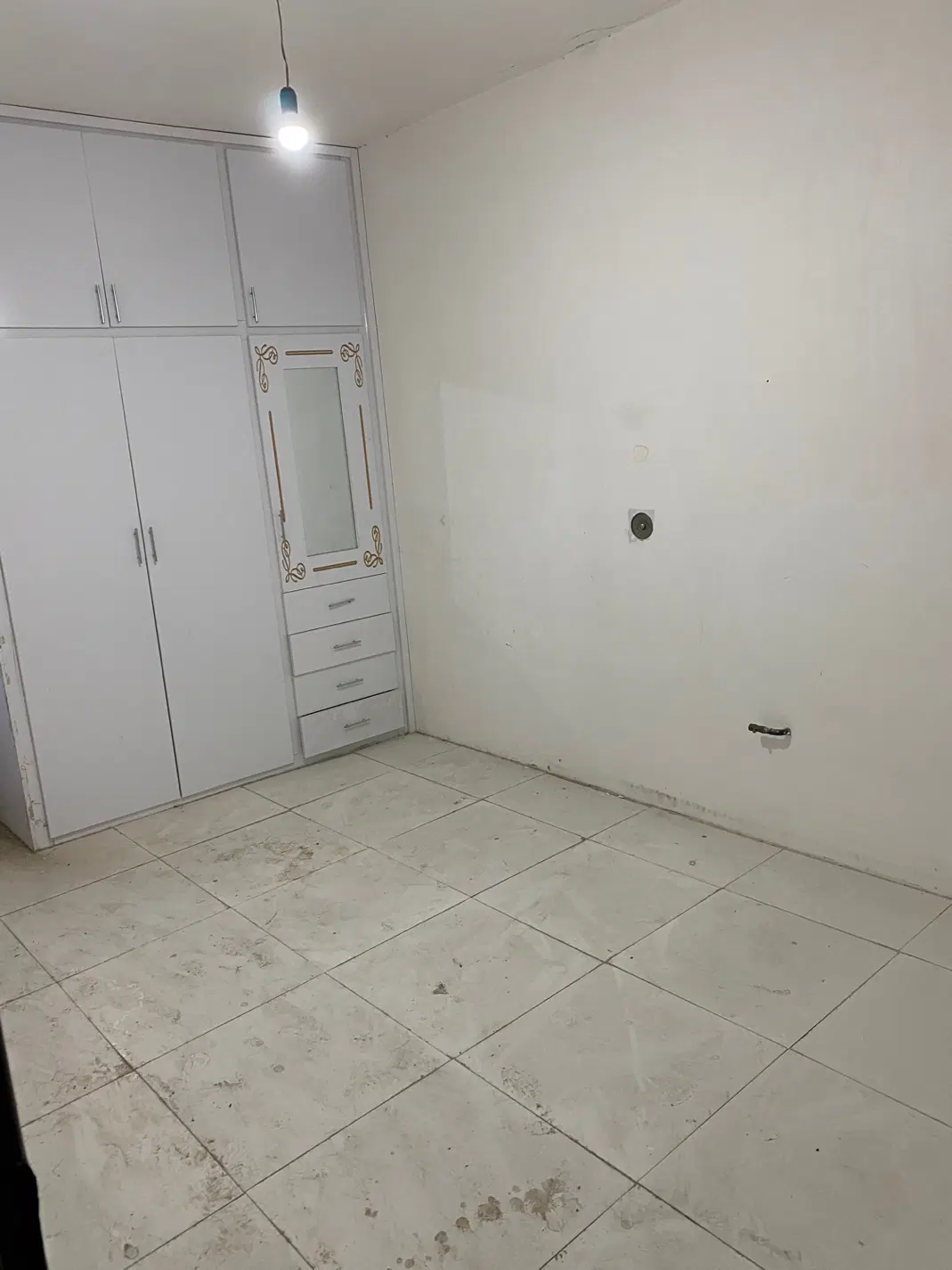 آپارتمان در نبش ولیعصرچناران