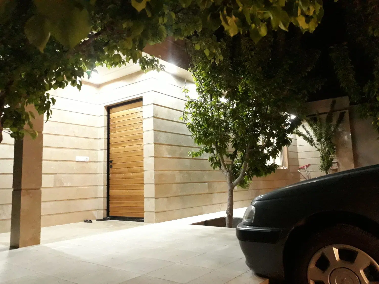 باغچه خیابان اقاقیا ۲