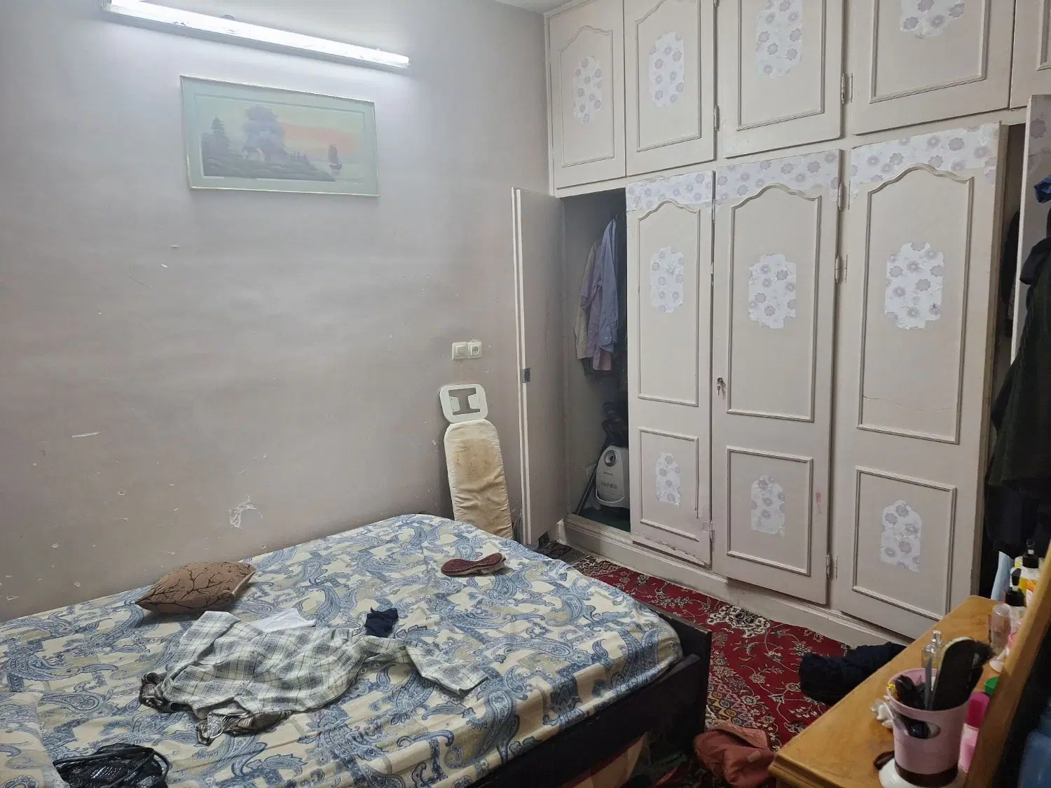 منزل دربست دوخوابه بازیرزمین و دو پارکینگ