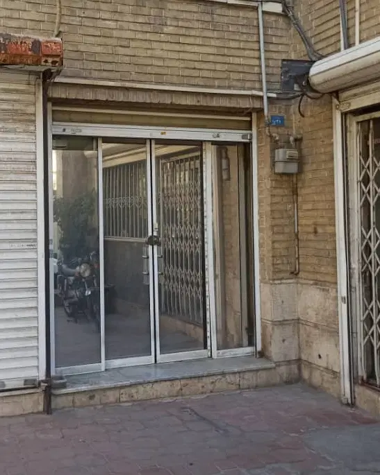 فروش مغازه طبقه همکف  متراژ ۲۱ متر  دارای آب -گاز