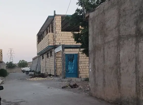 خانه ۲۰۰متری سرنبش دوطبقه یا همکف تکمیل ونیمه ساز