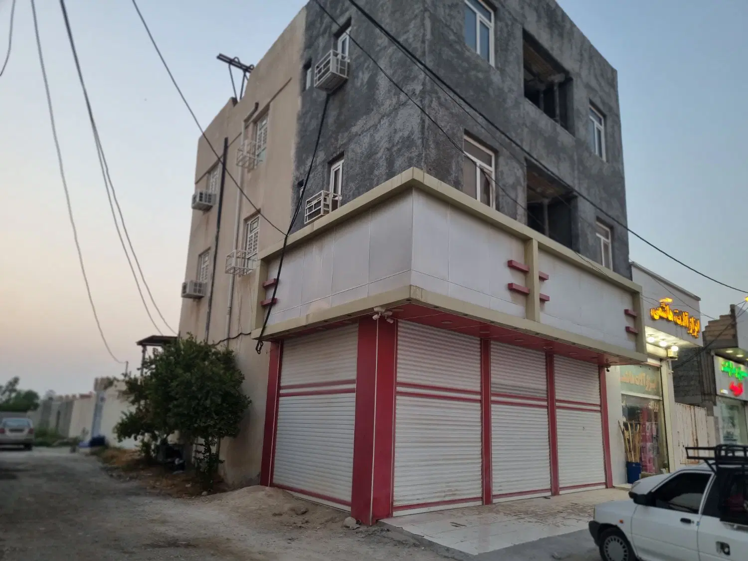 مزایده ملک تجاری مسکونی گورک خورشیدی