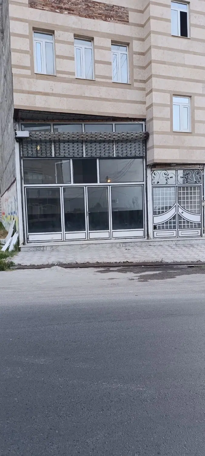 مغازه دم خیابان