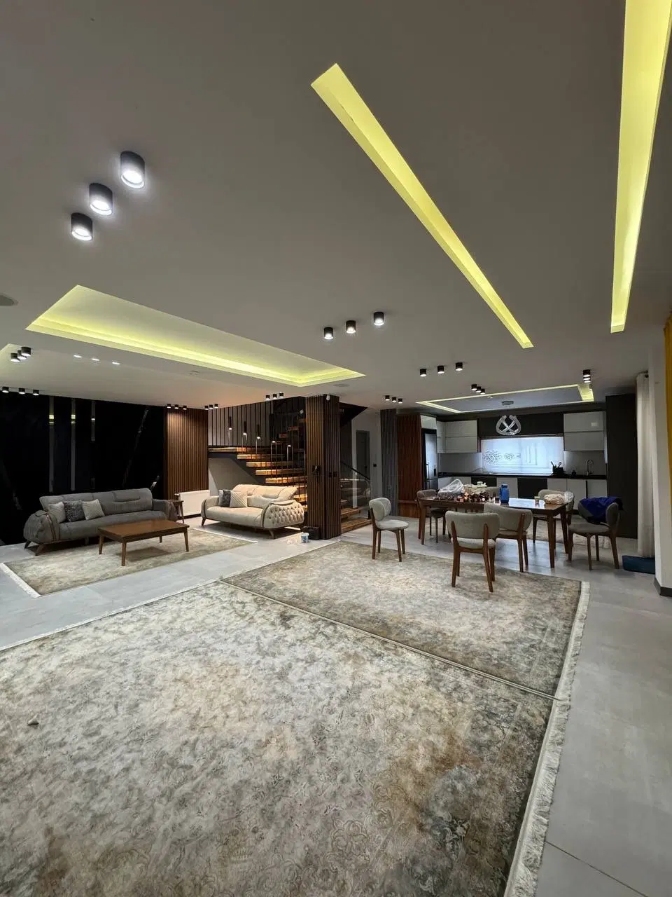 عمارت ویلایی ۶۰۰ متر امیرآباد جنگلی پنج خواب