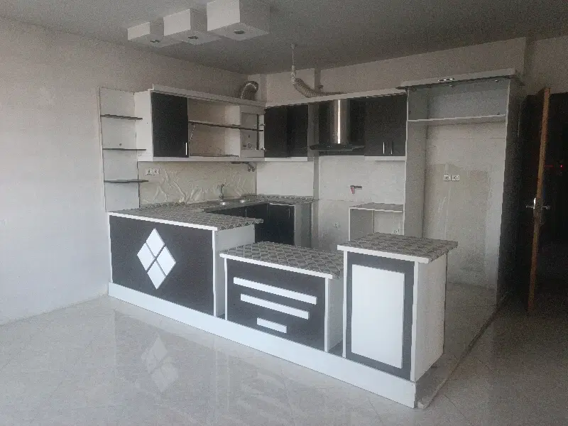 واحد اندیشه با آسانسور