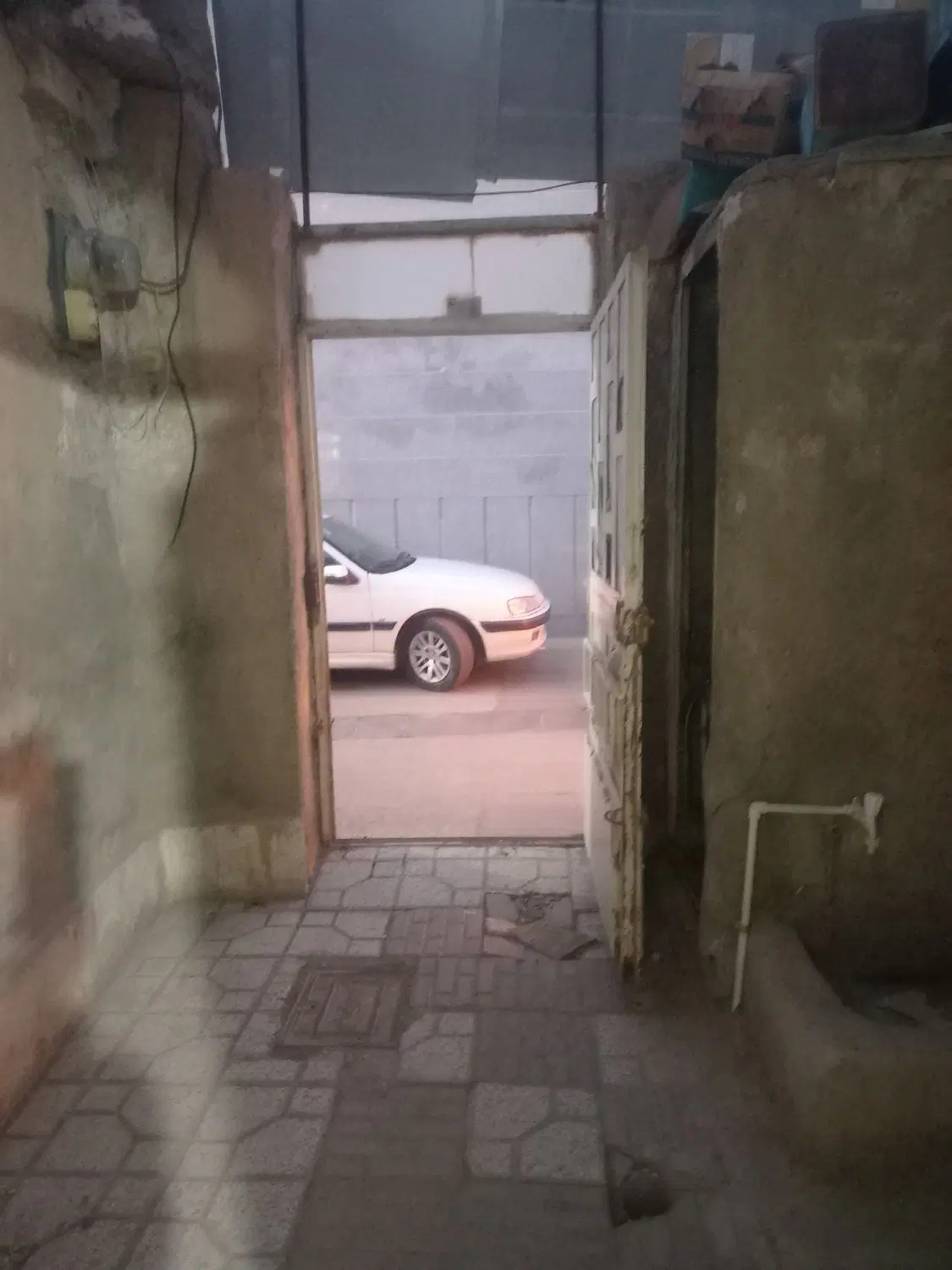 یک باب منزل مسکونی طبقه همکف