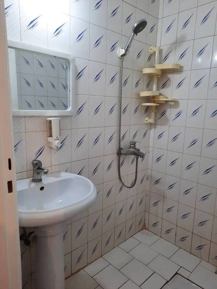 نزدیک مترو مدنی طبقه سوم ۴۳متر خوش نقشه یک خوابه