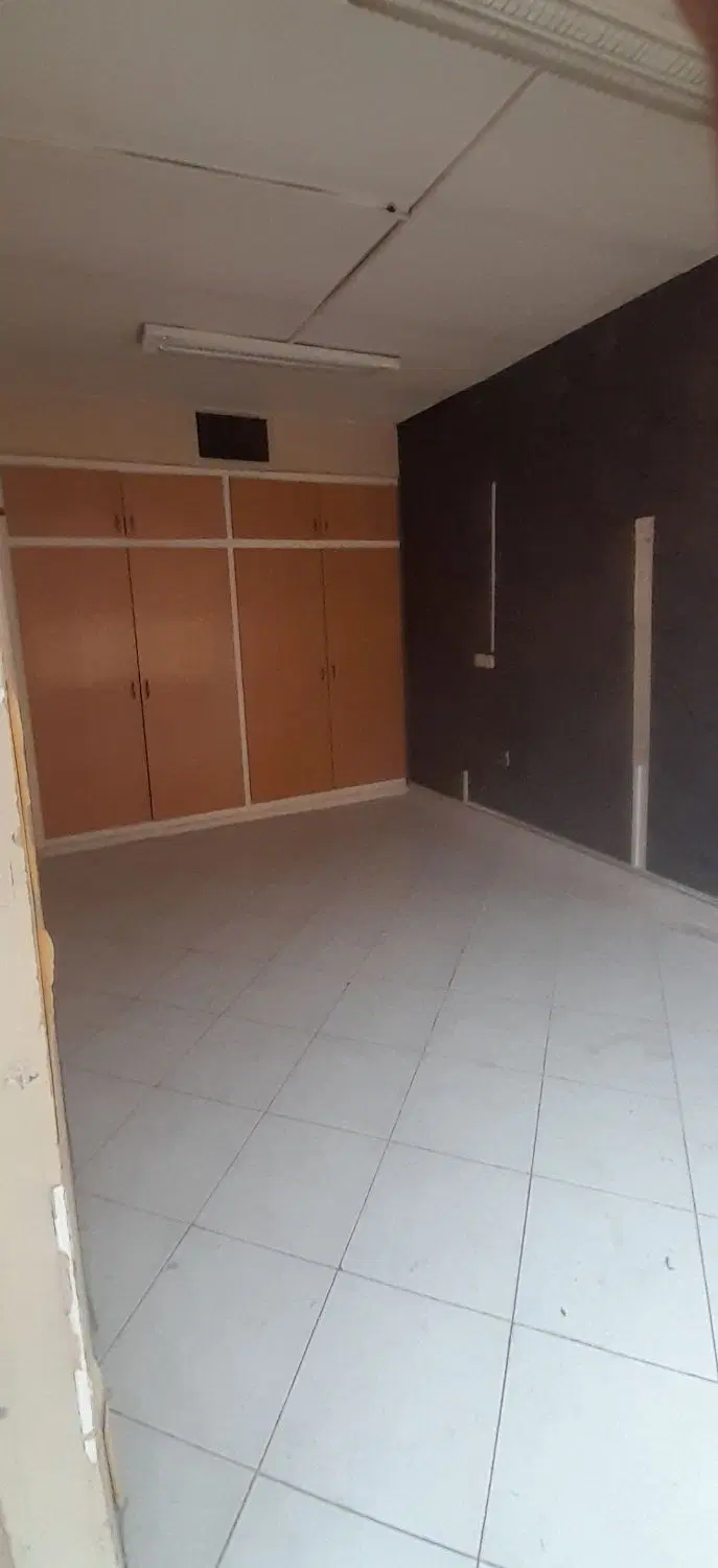 دفتر کار بزرگ بر بلوار کشاورز