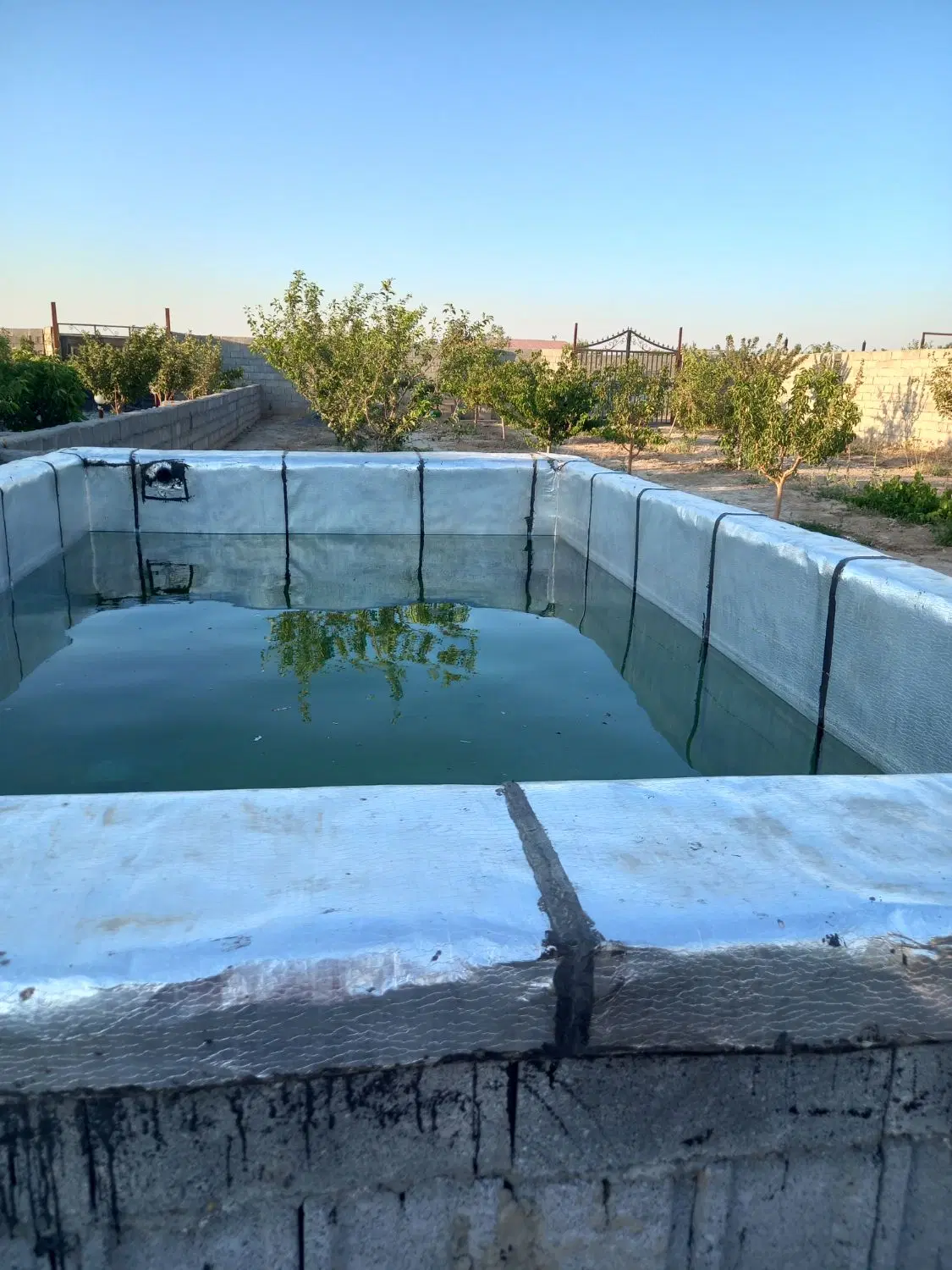 باغ چهار دیواری ۶۴۰ متری