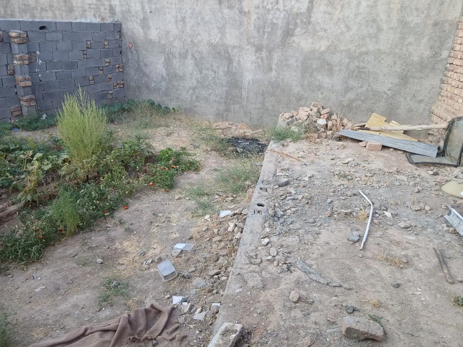 ۱۰۰ متر زمین مسکونی میدان رجای