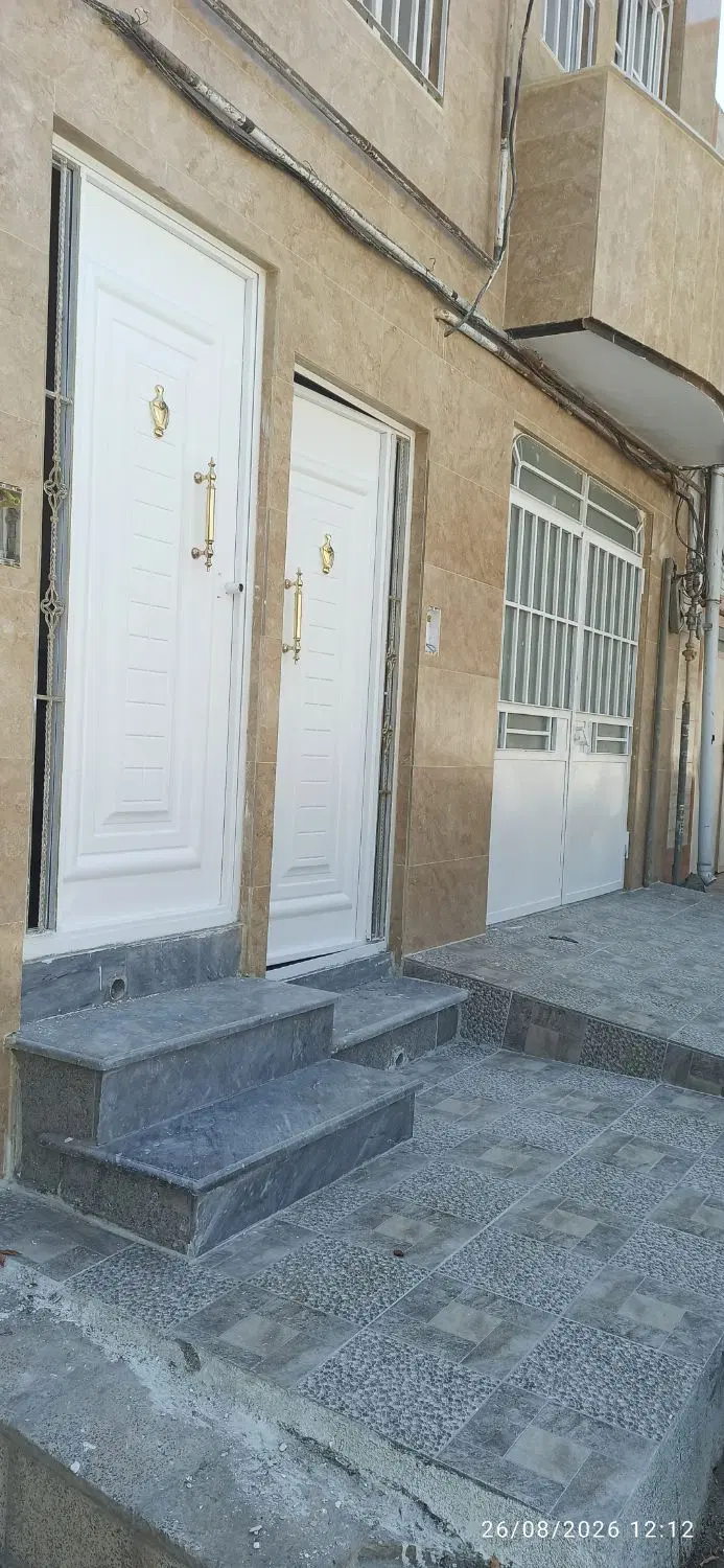 ساختمان  دو سرویس راه جدا