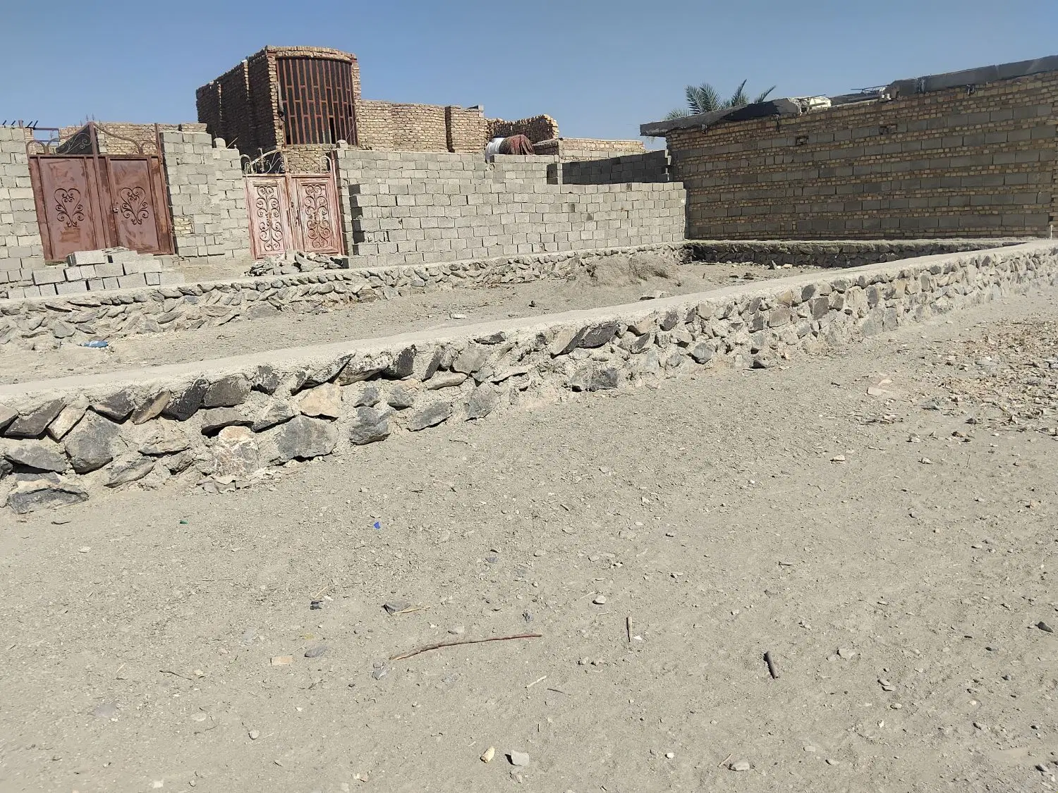 زمین فروش