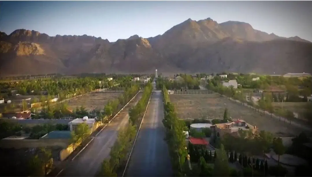 زمین ۳۵۲ متری