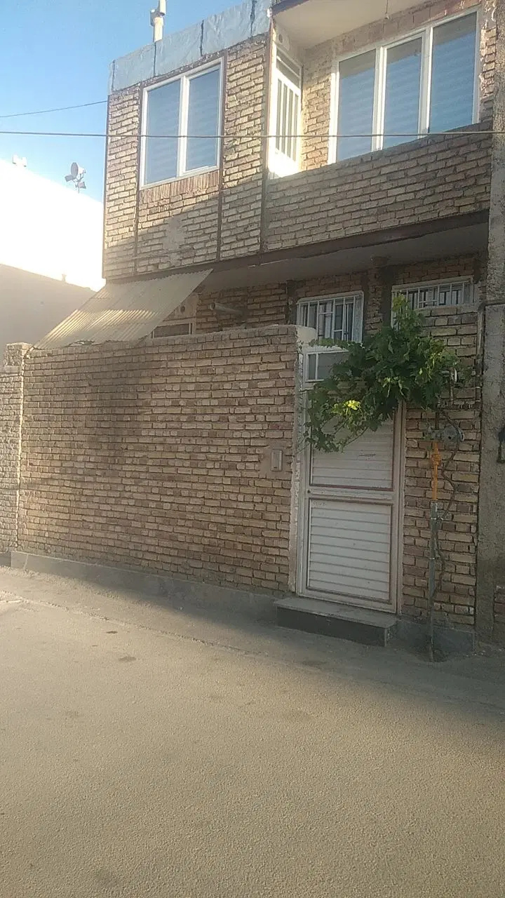 خانه ۱۰۵ متری  باپارکینگ مستقل