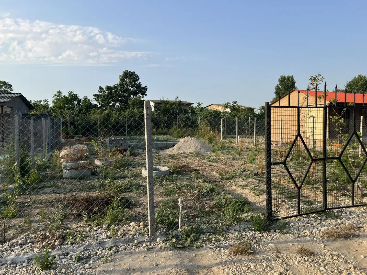 زمین باغی