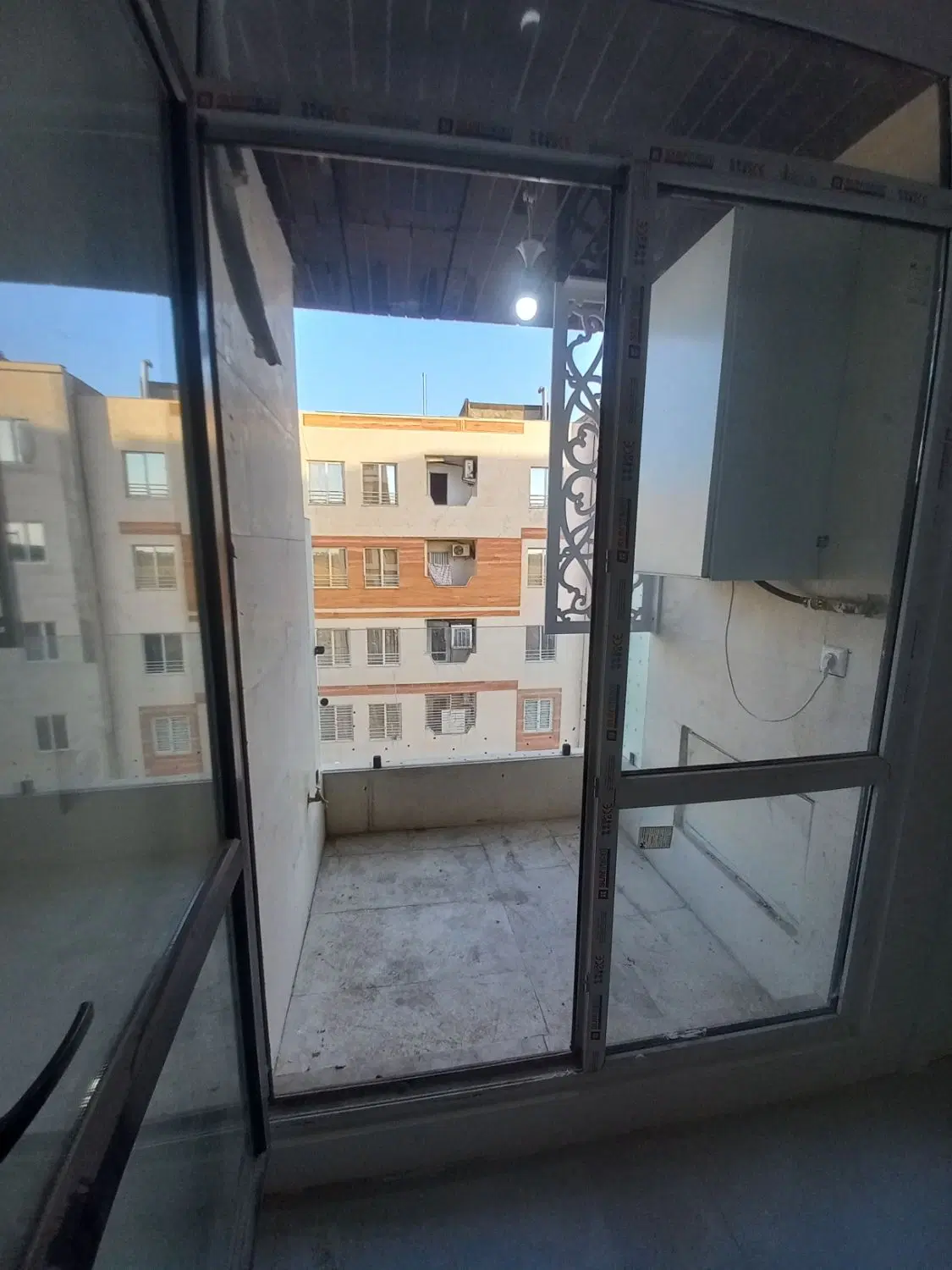 ۸۵ متر صفر رحمانیه ۱۸ واحدی روبه پارک طبقه پنجم