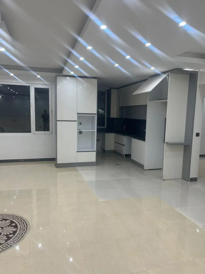 واحد ۱۳۲ متری فول درخیابان بهار