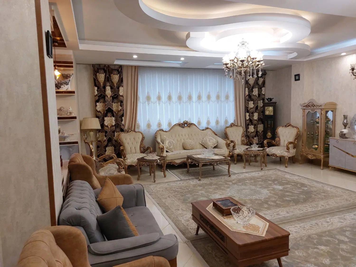 آپارتمان طلاییه مینودر