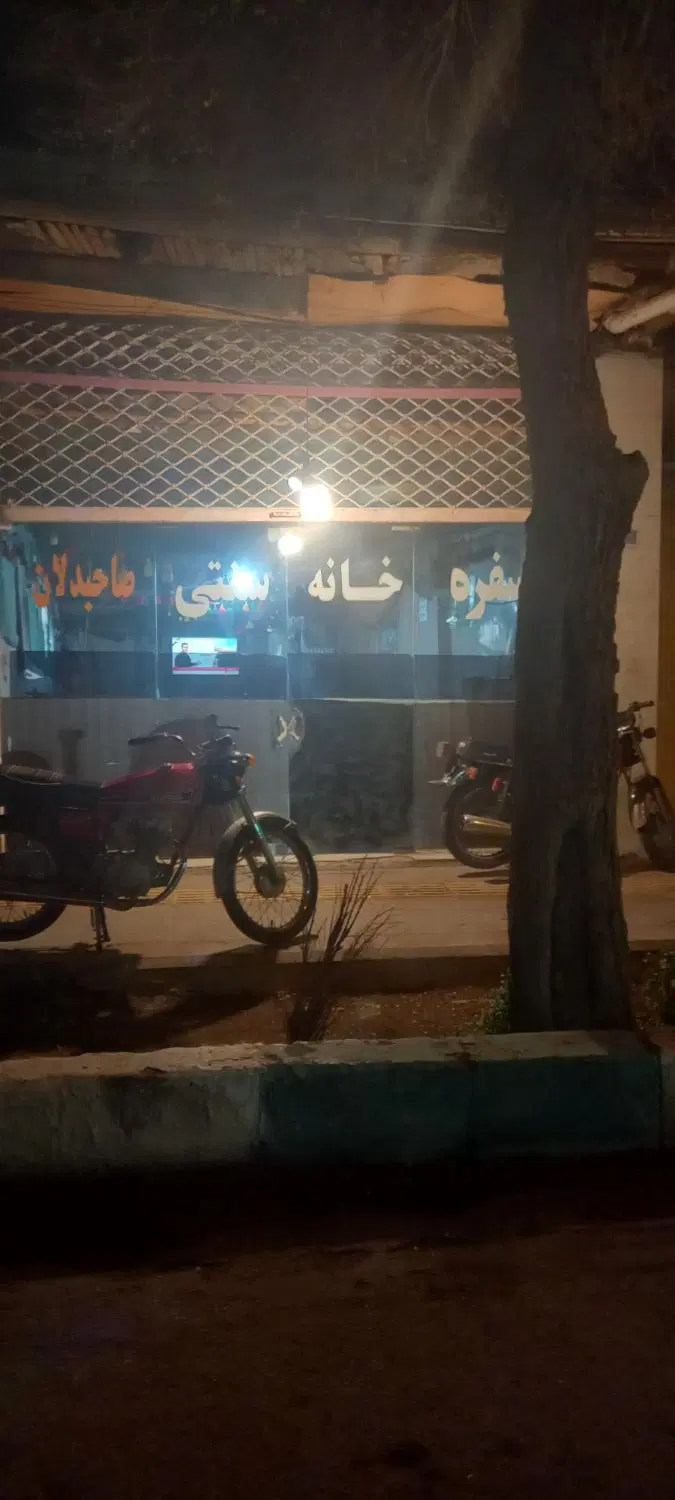 مغازه ۱۰۰ متری