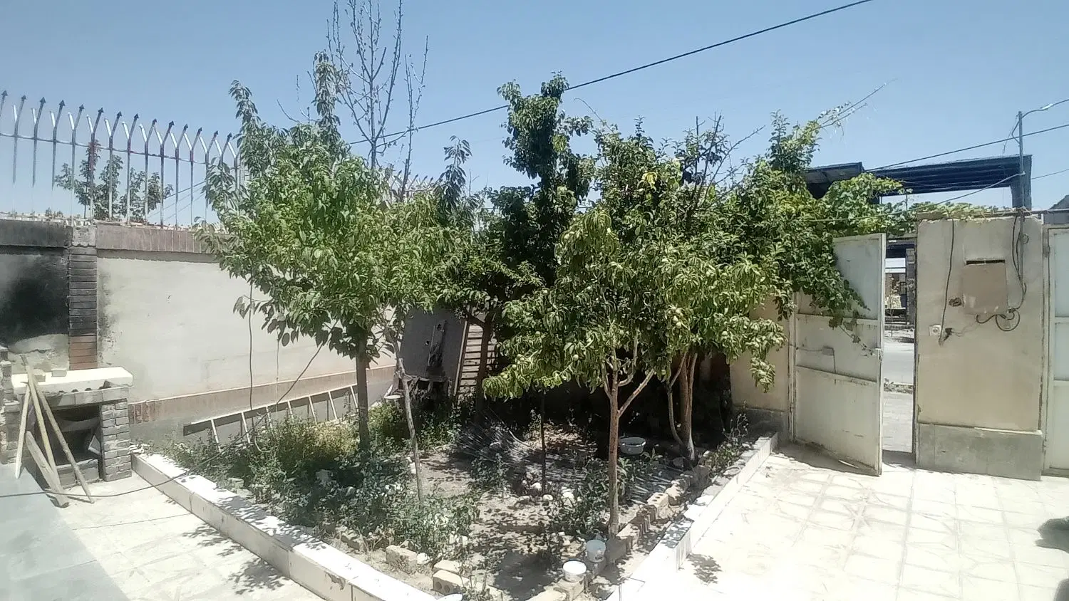 ویلایی محله ۸ شمالی حاشیه ۲۰ متری  جمهوری ۲۰