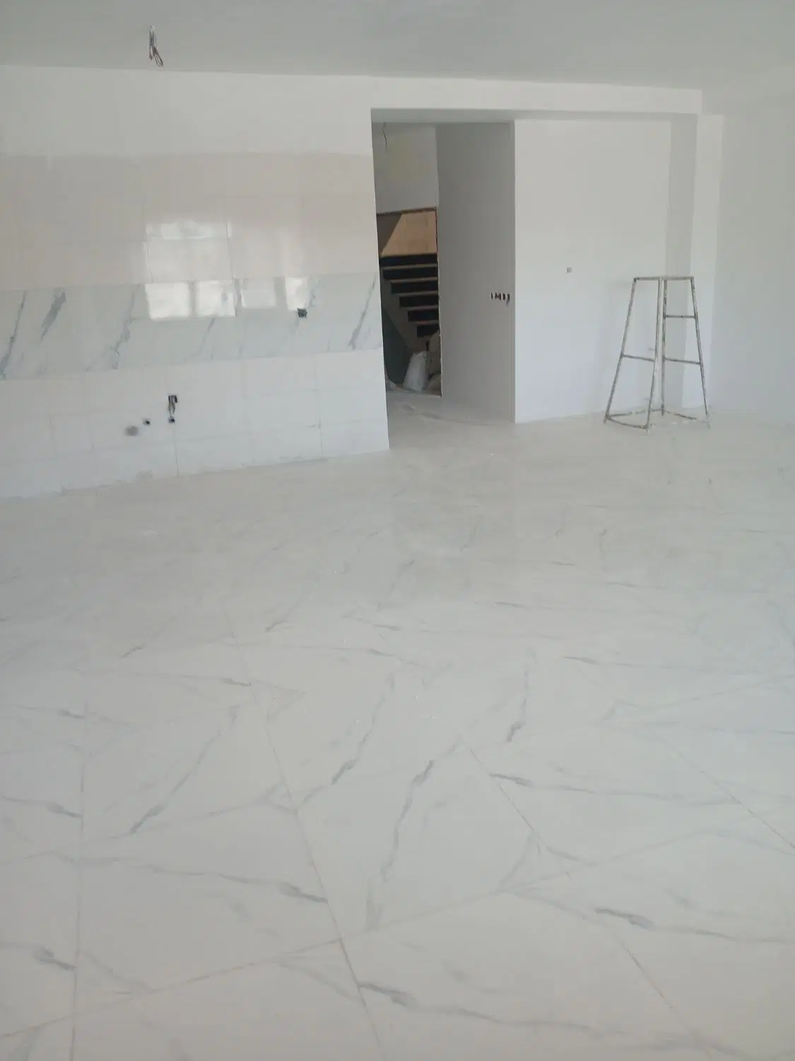 اپارتمان صالحیه تک واحدی 90متری با پارکینگ