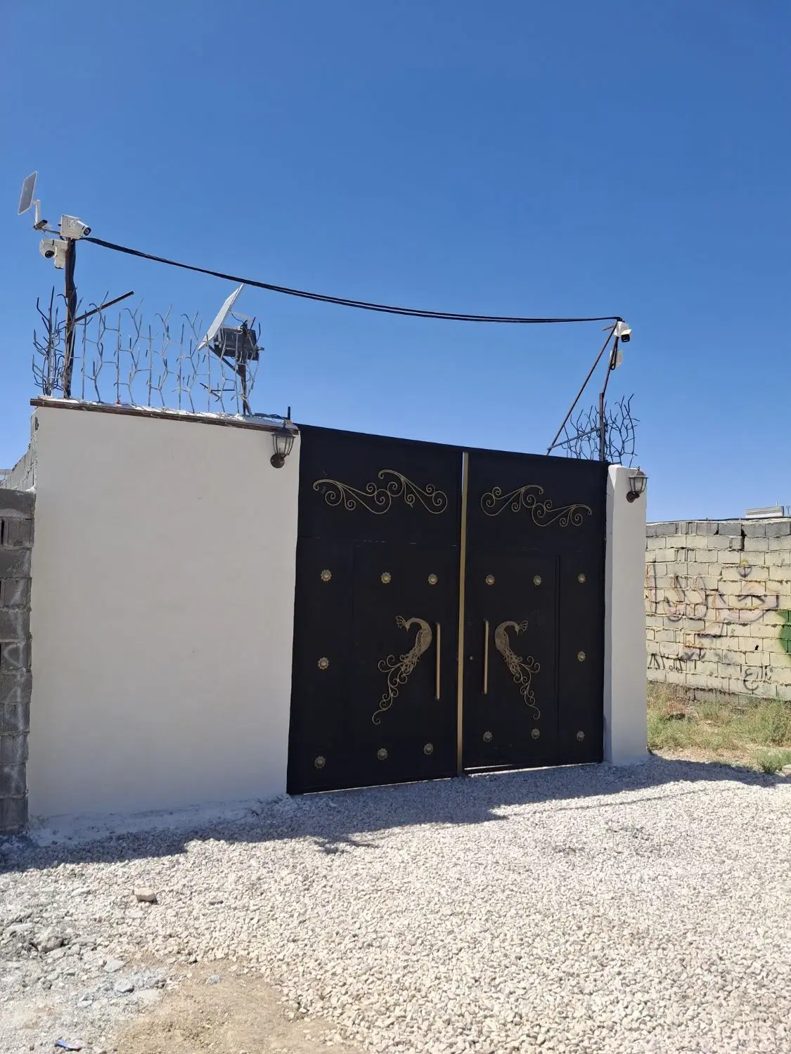 ملک ۲۰۰متری خانه باغ