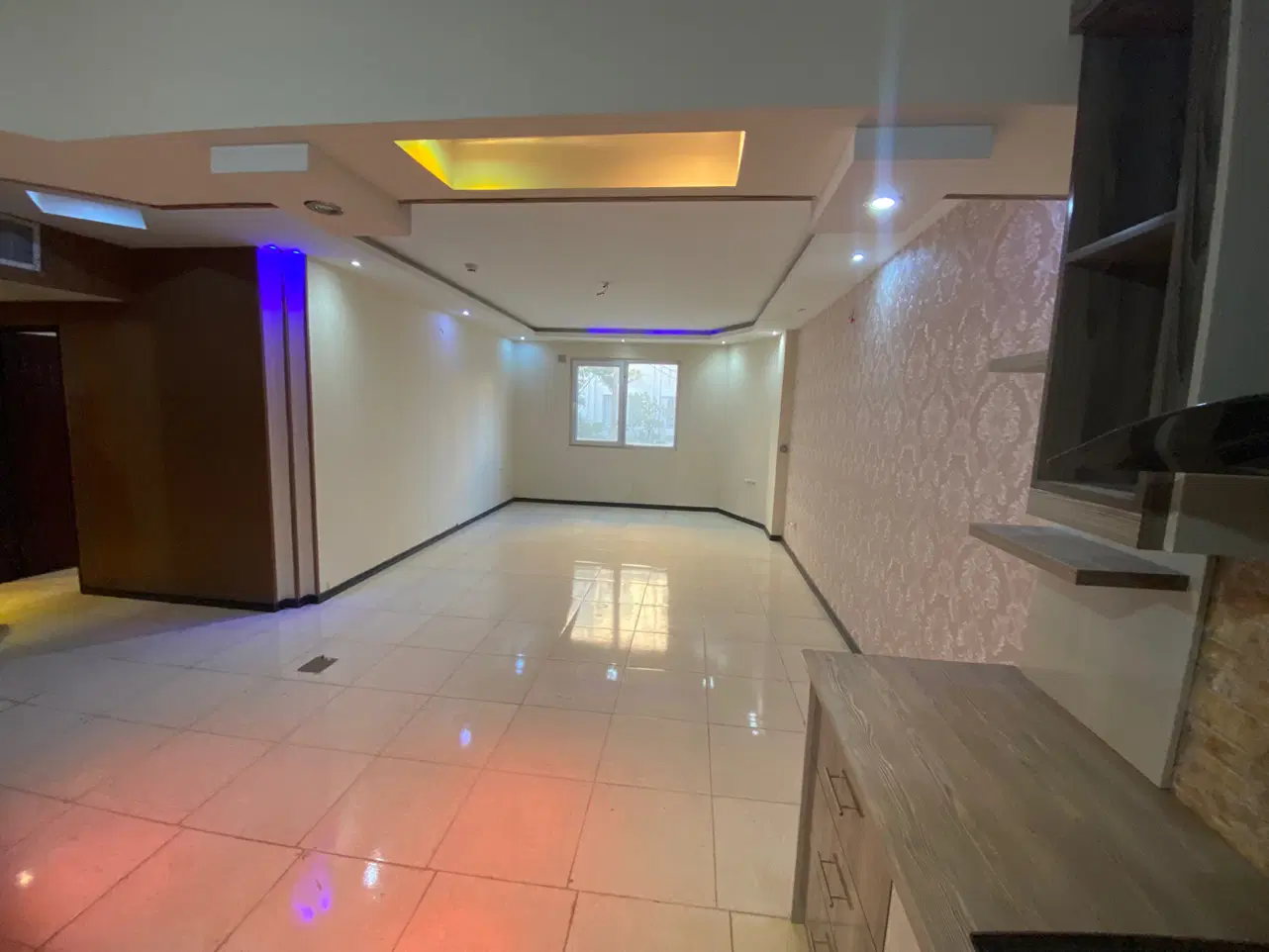 ۸۸ متر رو به خیابان حسابی شمالی ۴