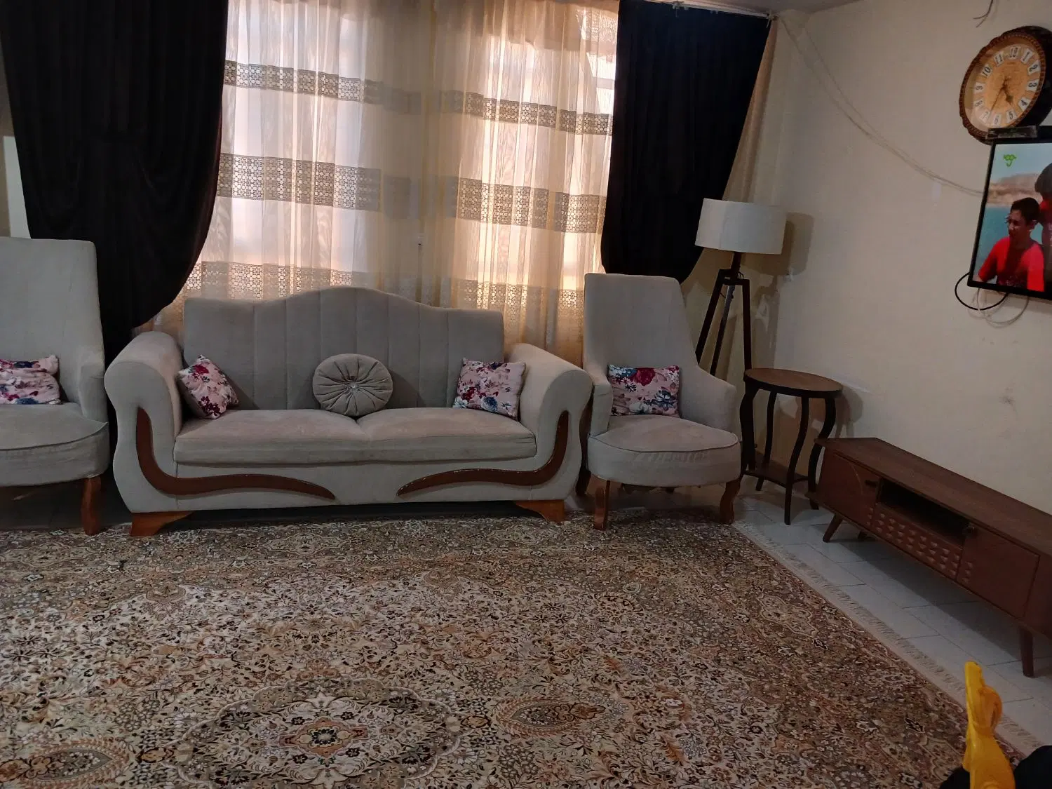 آپارتمان همکف خیابون آپادانا