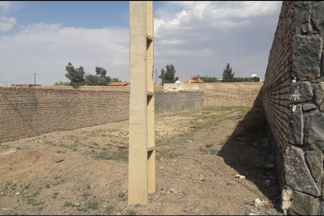 زمین ۴۰۰ متری چهار دیواری ورجان کهک