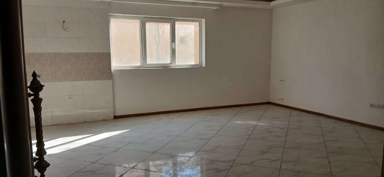 آپارتمان خوش نقشه با نورگیر عالی
